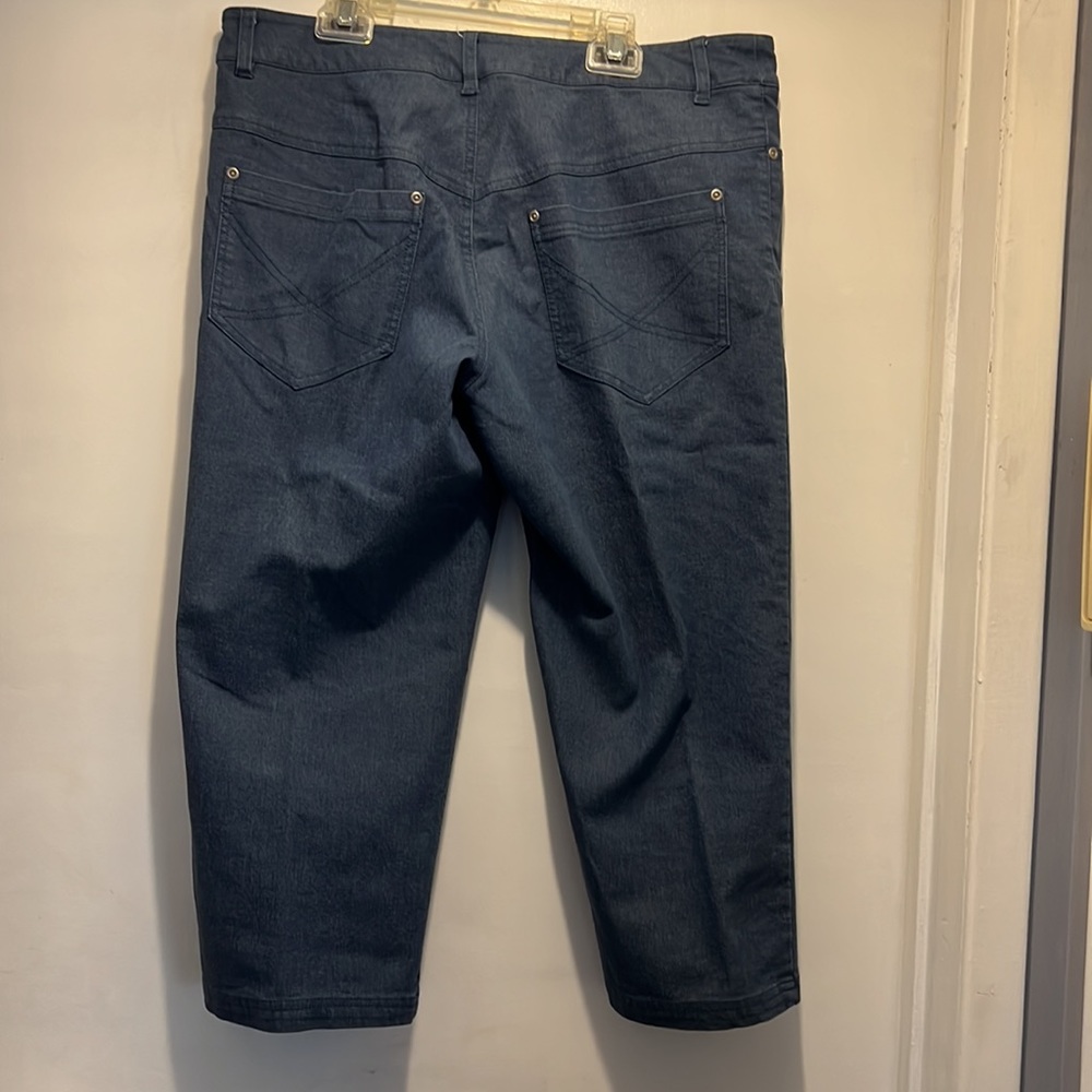Jean like capris - Picture 2 of 4